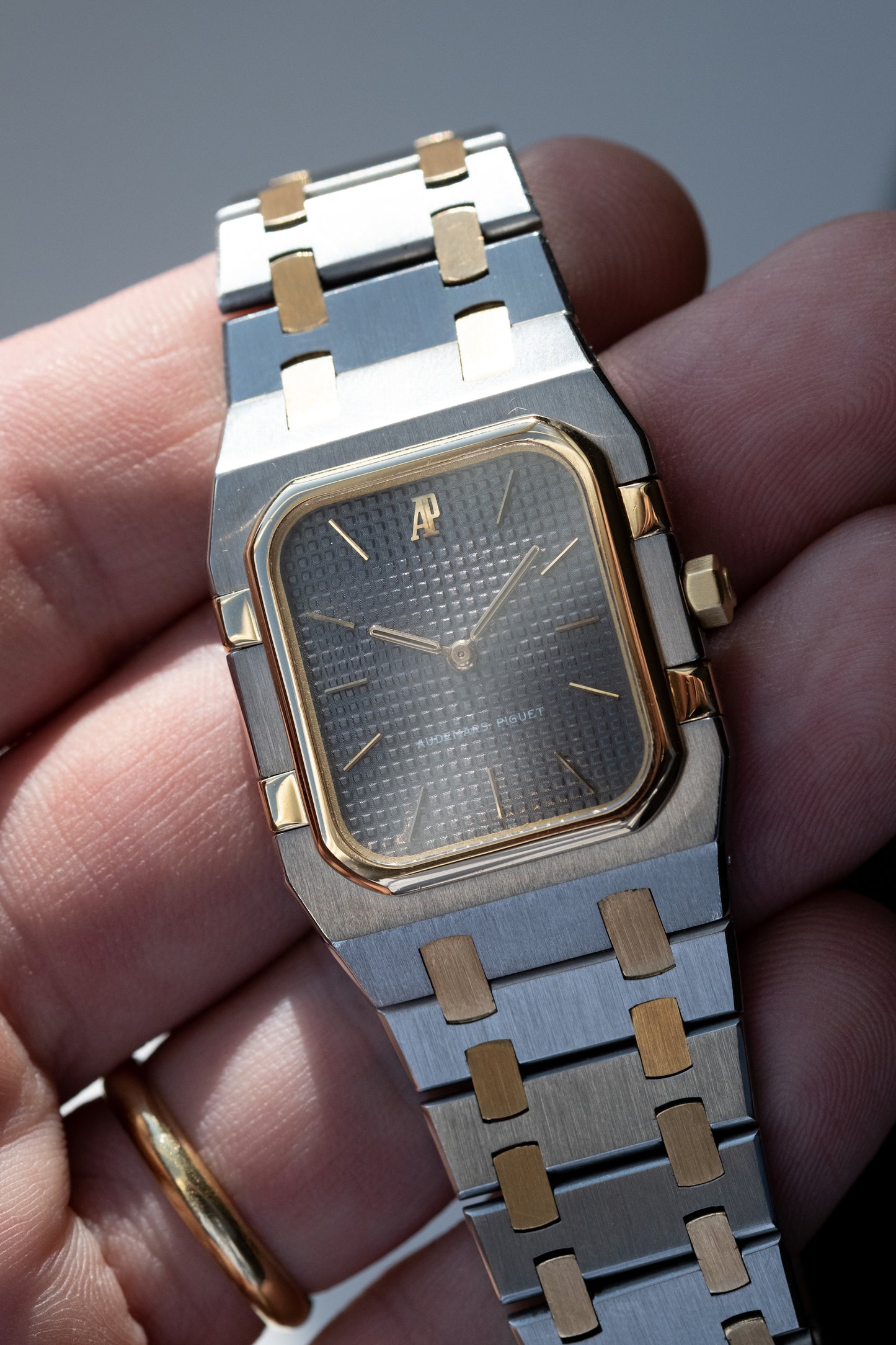 AUDEMARS PIGUET Royal Oak Rectangular Midsize Ref. 6005SA (c. 1980)