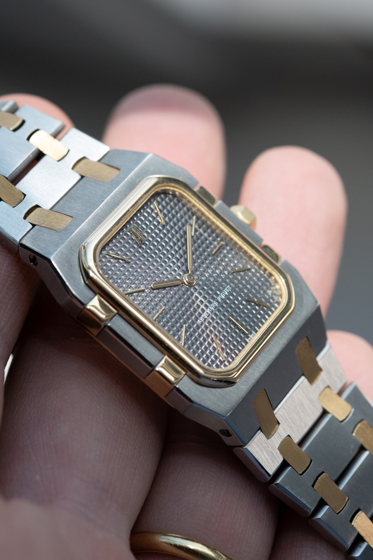 AUDEMARS PIGUET Royal Oak Rectangular Midsize Ref. 6005SA (c. 1980)