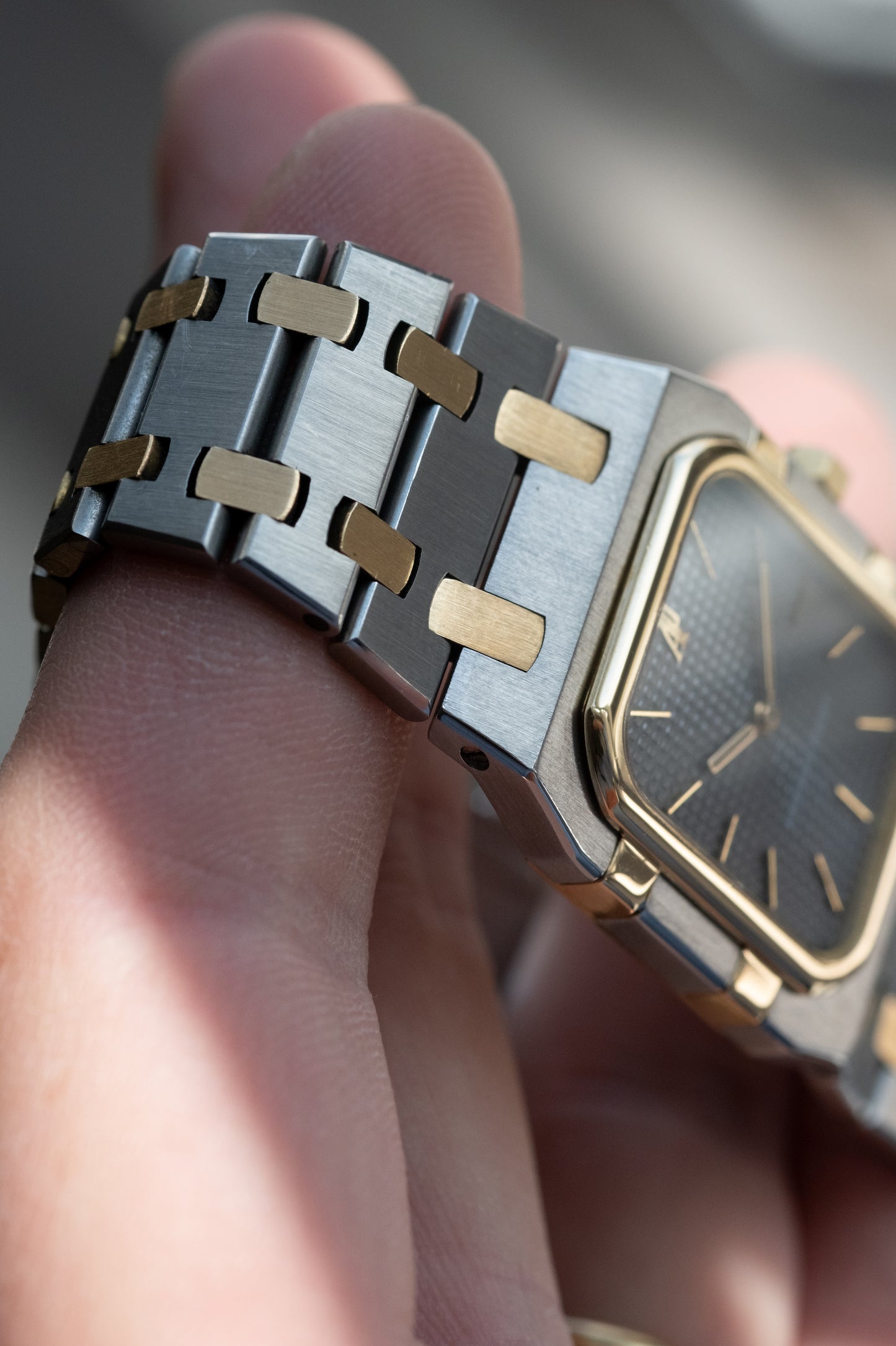AUDEMARS PIGUET Royal Oak Rectangular Midsize Ref. 6005SA (c. 1980)
