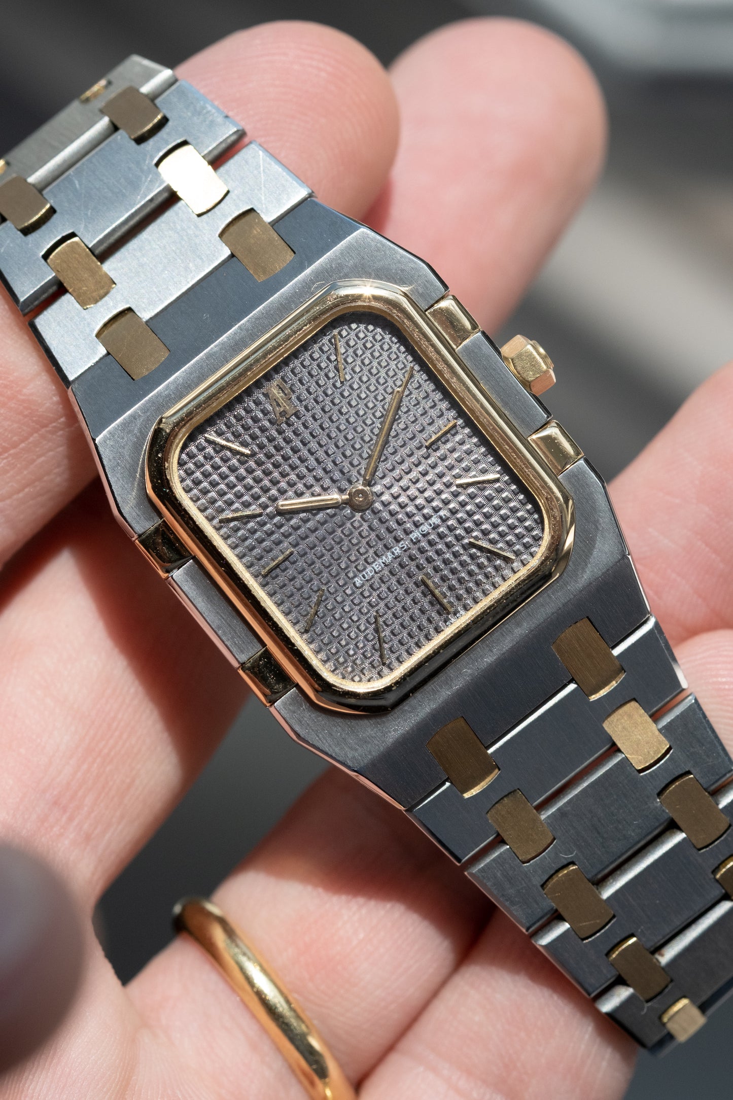 AUDEMARS PIGUET Royal Oak Rectangular Midsize Ref. 6005SA (c. 1980)