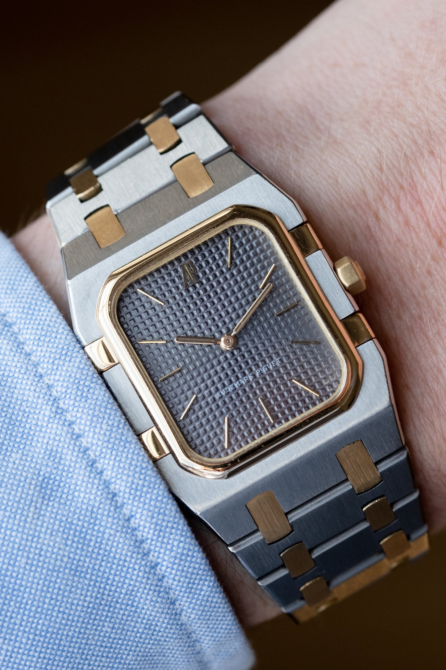 AUDEMARS PIGUET Royal Oak Rectangular Midsize Ref. 6005SA (c. 1980)