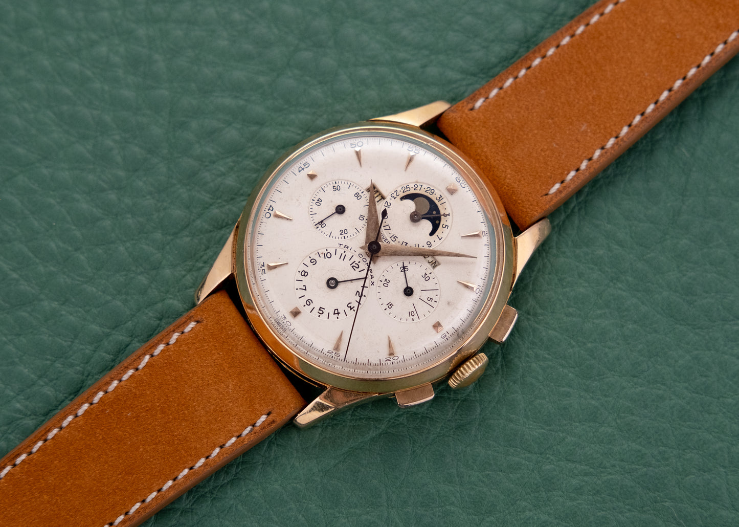 UNIVERSAL GENEVE 18k Gold Tri Compax Chronograph Moonphase Ref 12285 (1950)