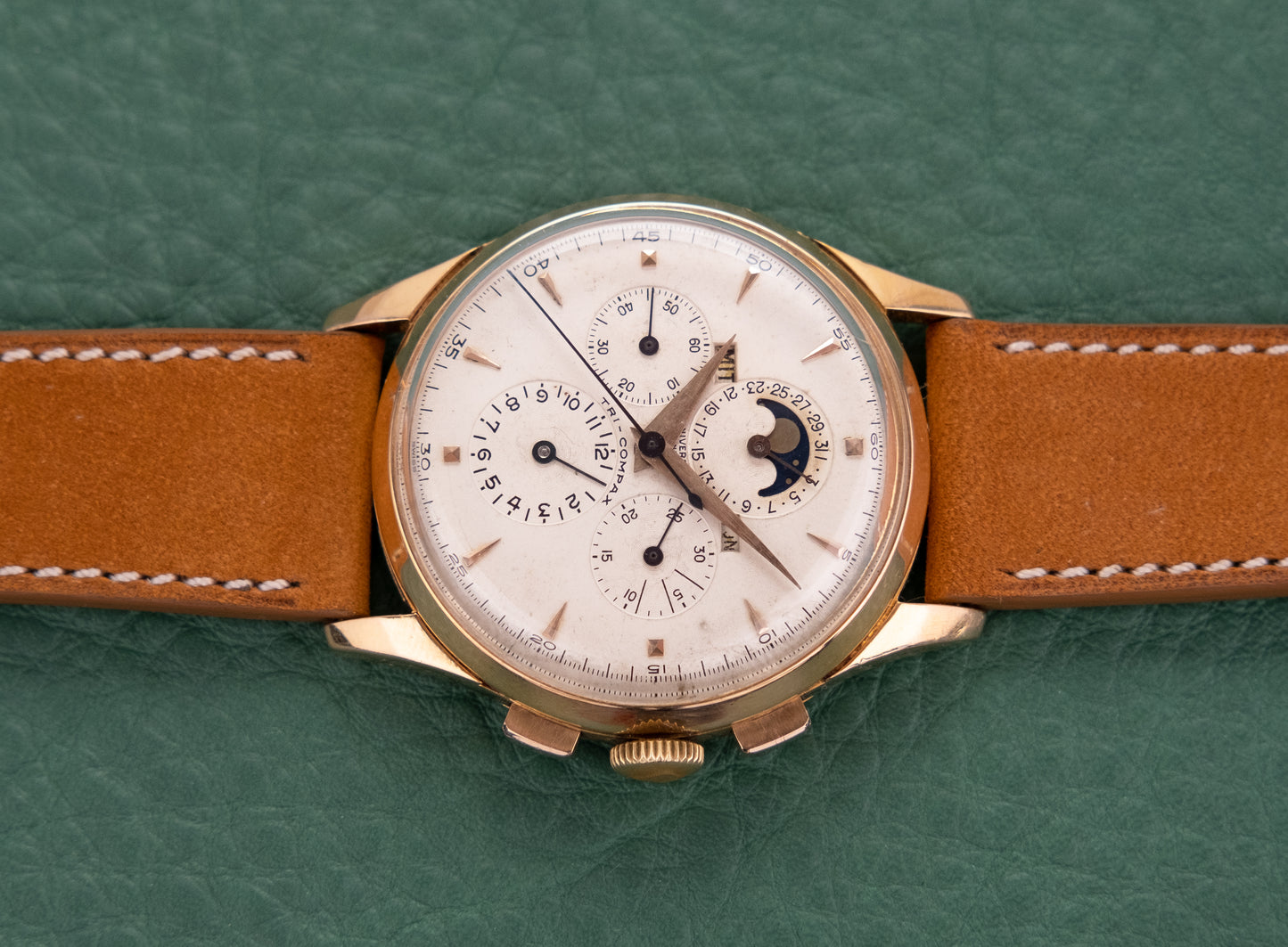 UNIVERSAL GENEVE 18k Gold Tri Compax Chronograph Moonphase Ref 12285 (1950)