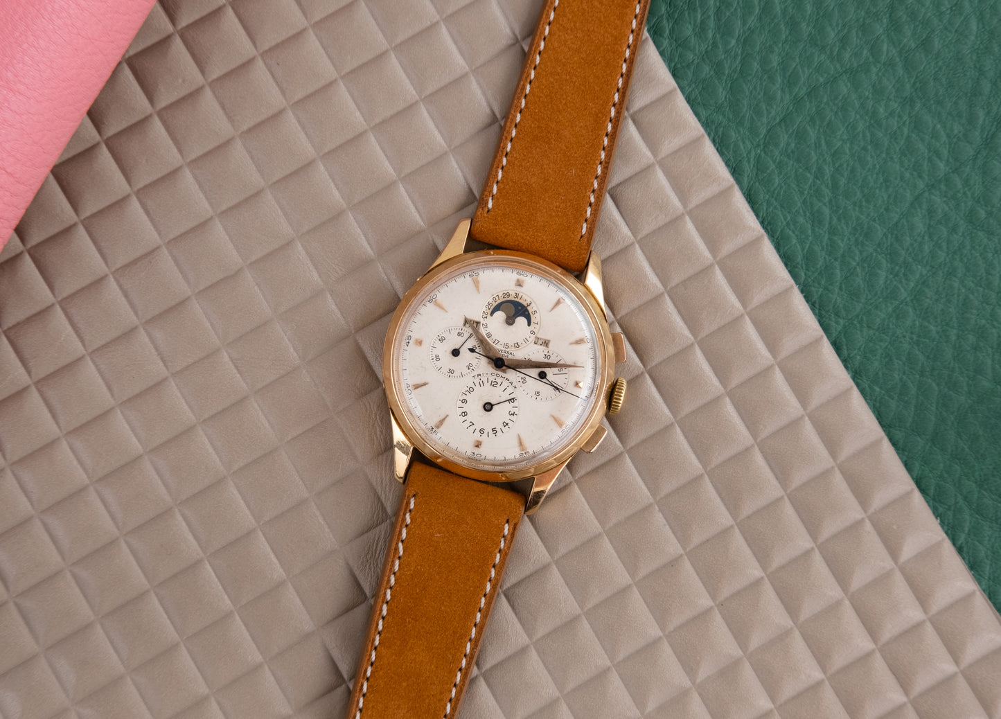UNIVERSAL GENEVE 18k Gold Tri Compax Chronograph Moonphase Ref 12285 (1950)