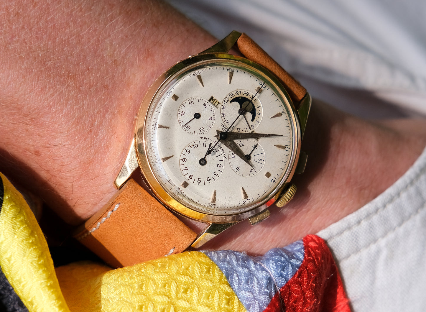 UNIVERSAL GENEVE 18k Gold Tri Compax Chronograph Moonphase Ref 12285 (1950)