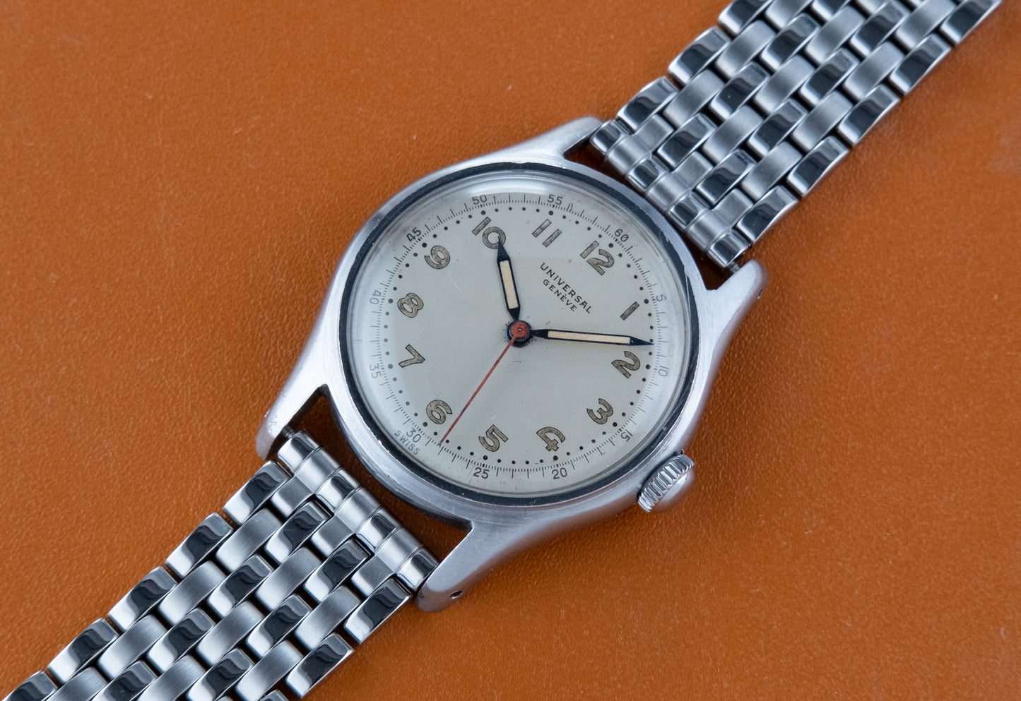 UNIVERSAL GENEVE Arabic Numerals Ref 20724 (1944)