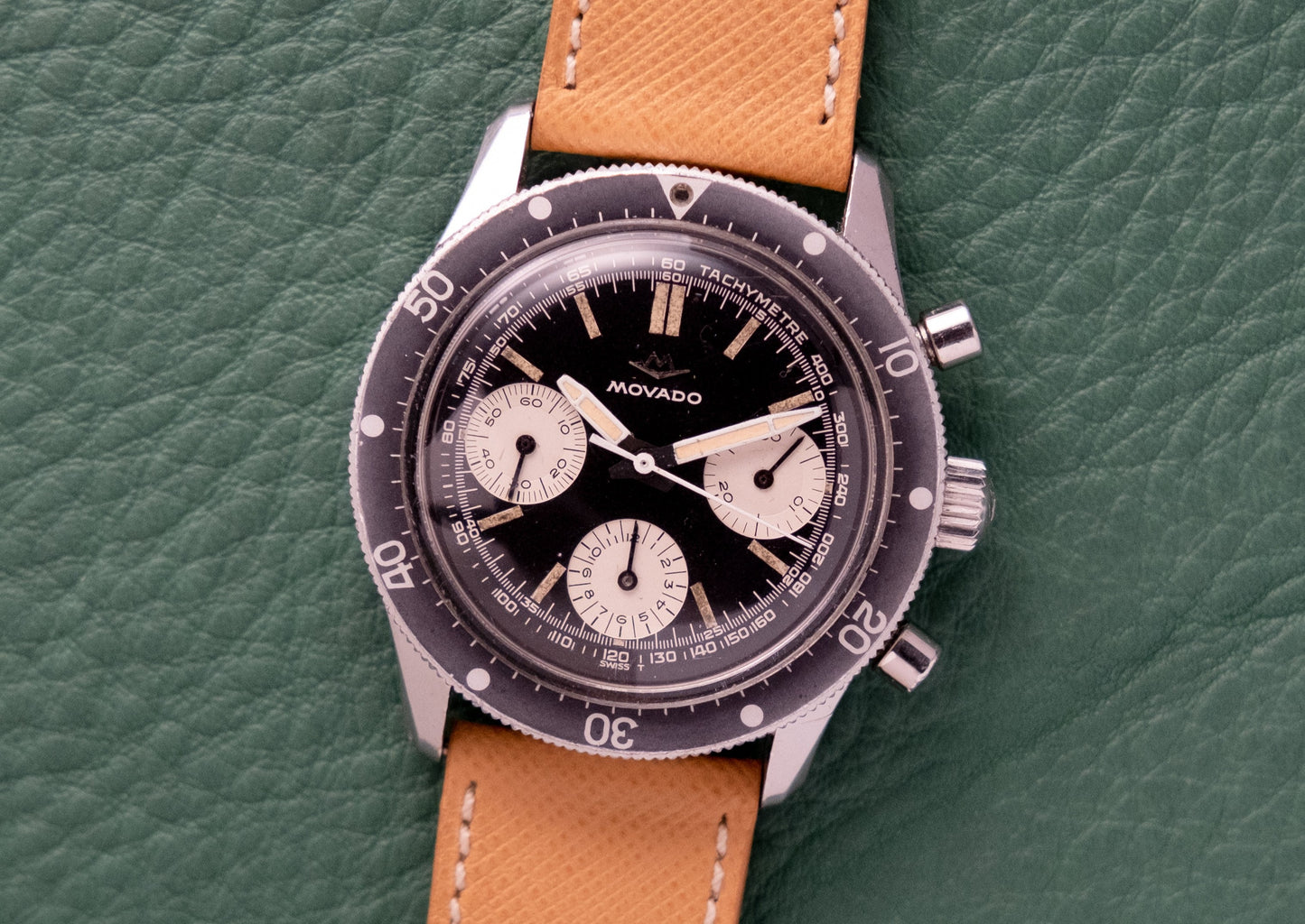 MOVADO Super Sub Sea Diver Reverse Panda Dial Chronograph 206-704-501 (c. 1960s)