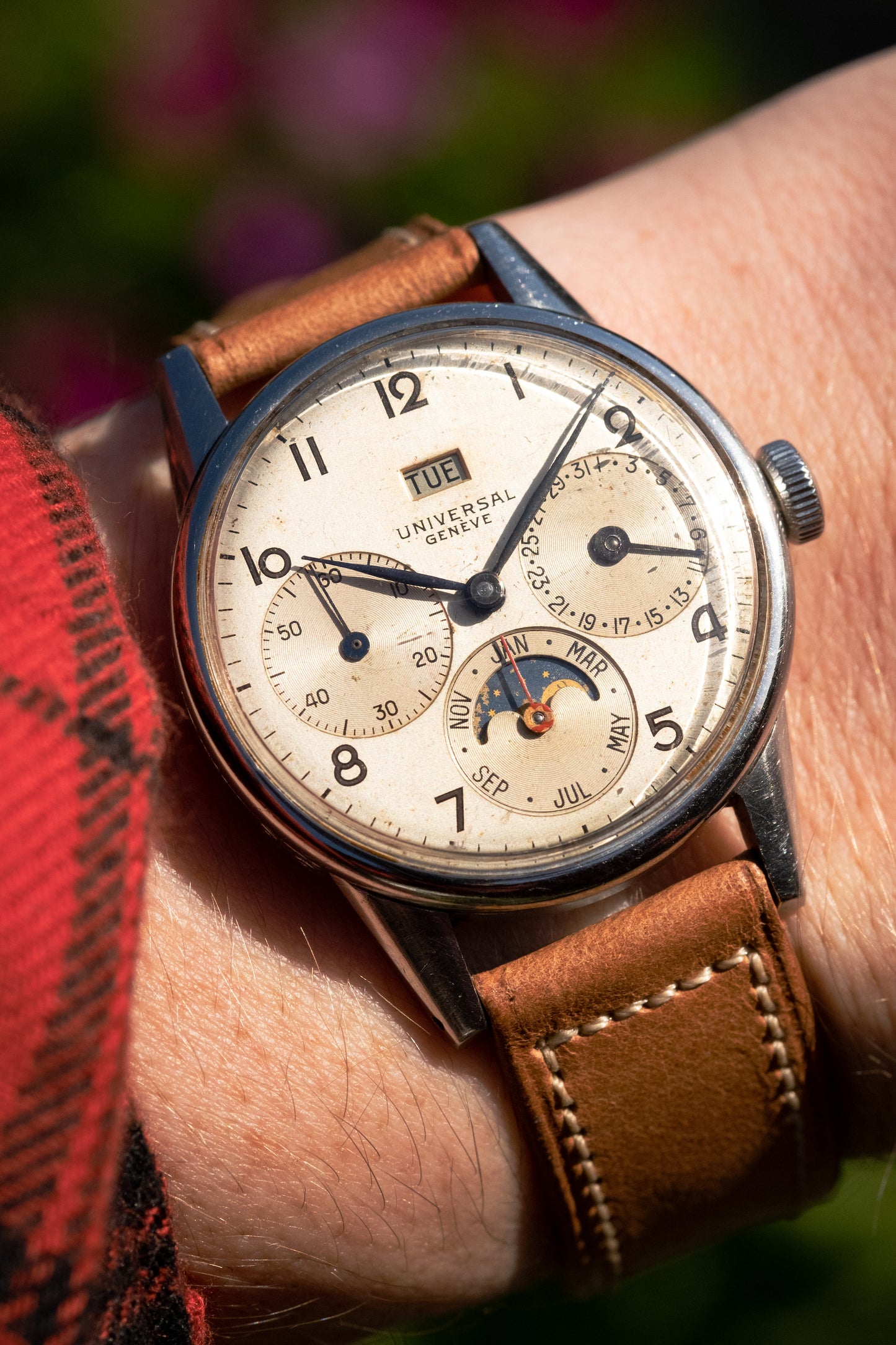 UNIVERSAL GENEVE Triple Calendar Moonphase Ref. 21308 Calibre 291 (1945)