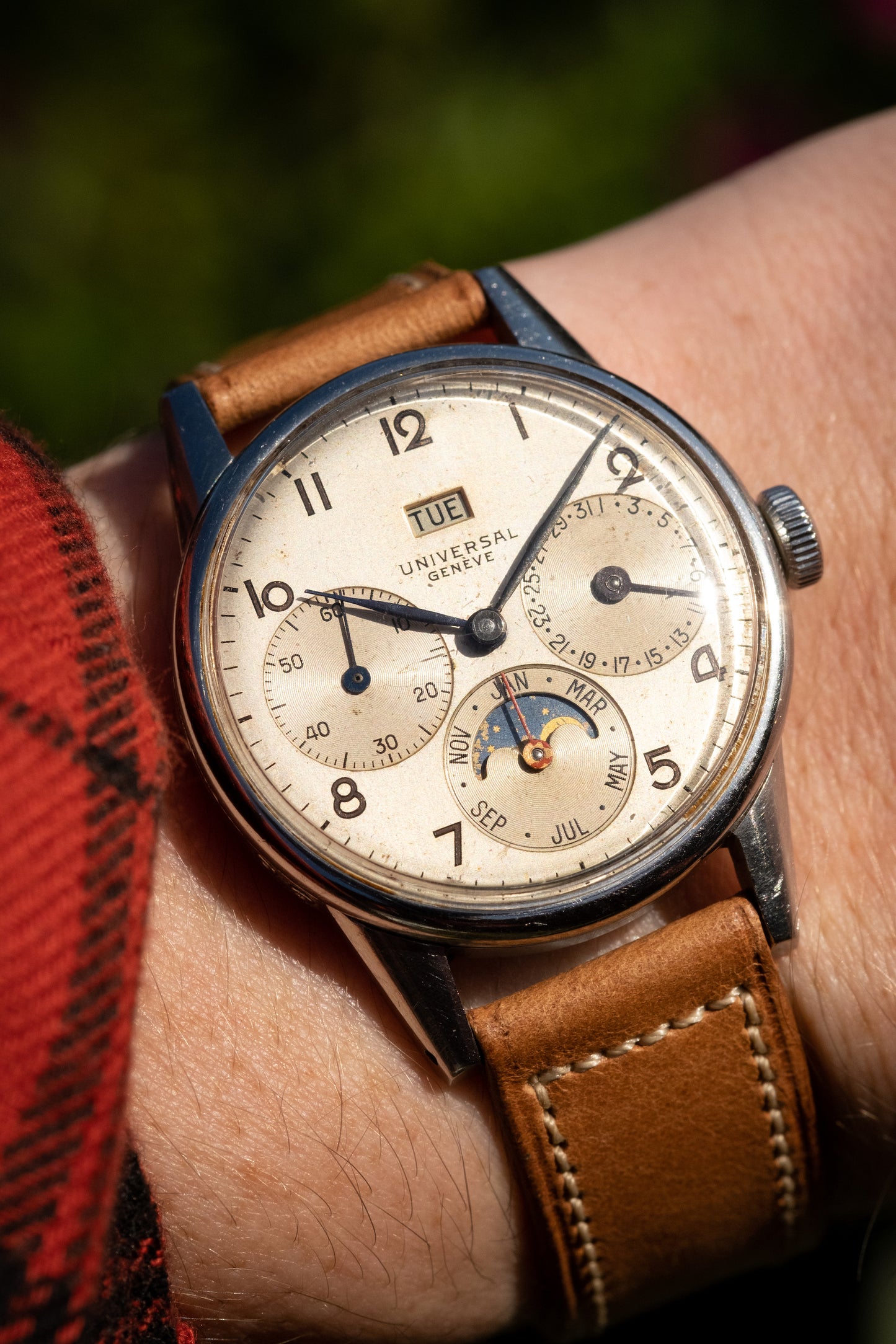 UNIVERSAL GENEVE Triple Calendar Moonphase Ref. 21308 Calibre 291 (1945)