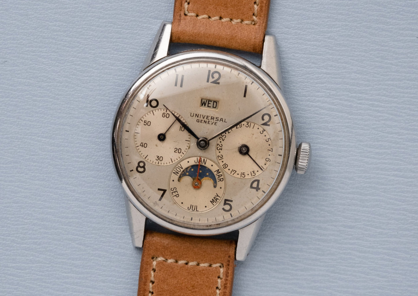 UNIVERSAL GENEVE Triple Calendar Moonphase Ref. 21308 Calibre 291 (1945)