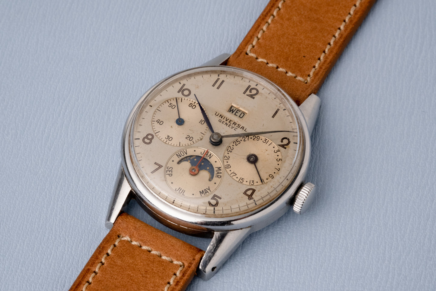 UNIVERSAL GENEVE Triple Calendar Moonphase Ref. 21308 Calibre 291 (1945)