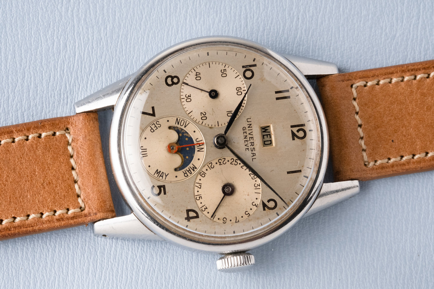 UNIVERSAL GENEVE Triple Calendar Moonphase Ref. 21308 Calibre 291 (1945)