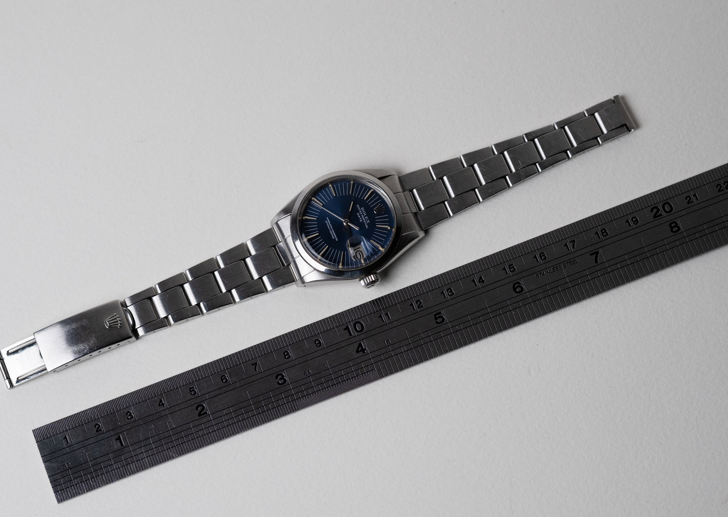 ROLEX Oyster Perpetual Date ref. 1500 RARE Long Index Blue Dial Box + Guarantee (1971)