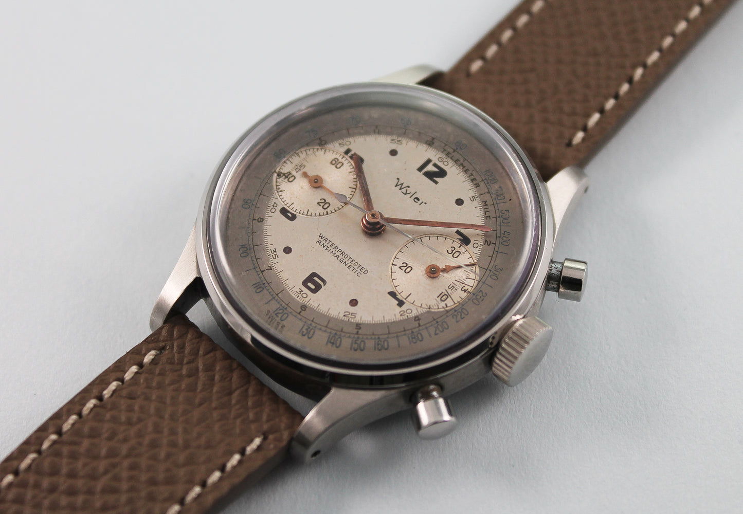 WYLER "Clamshell" Chronograph (c. 1948)
