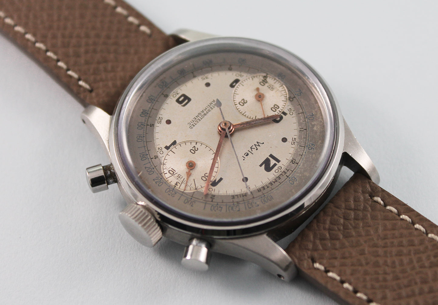WYLER "Clamshell" Chronograph (c. 1948)