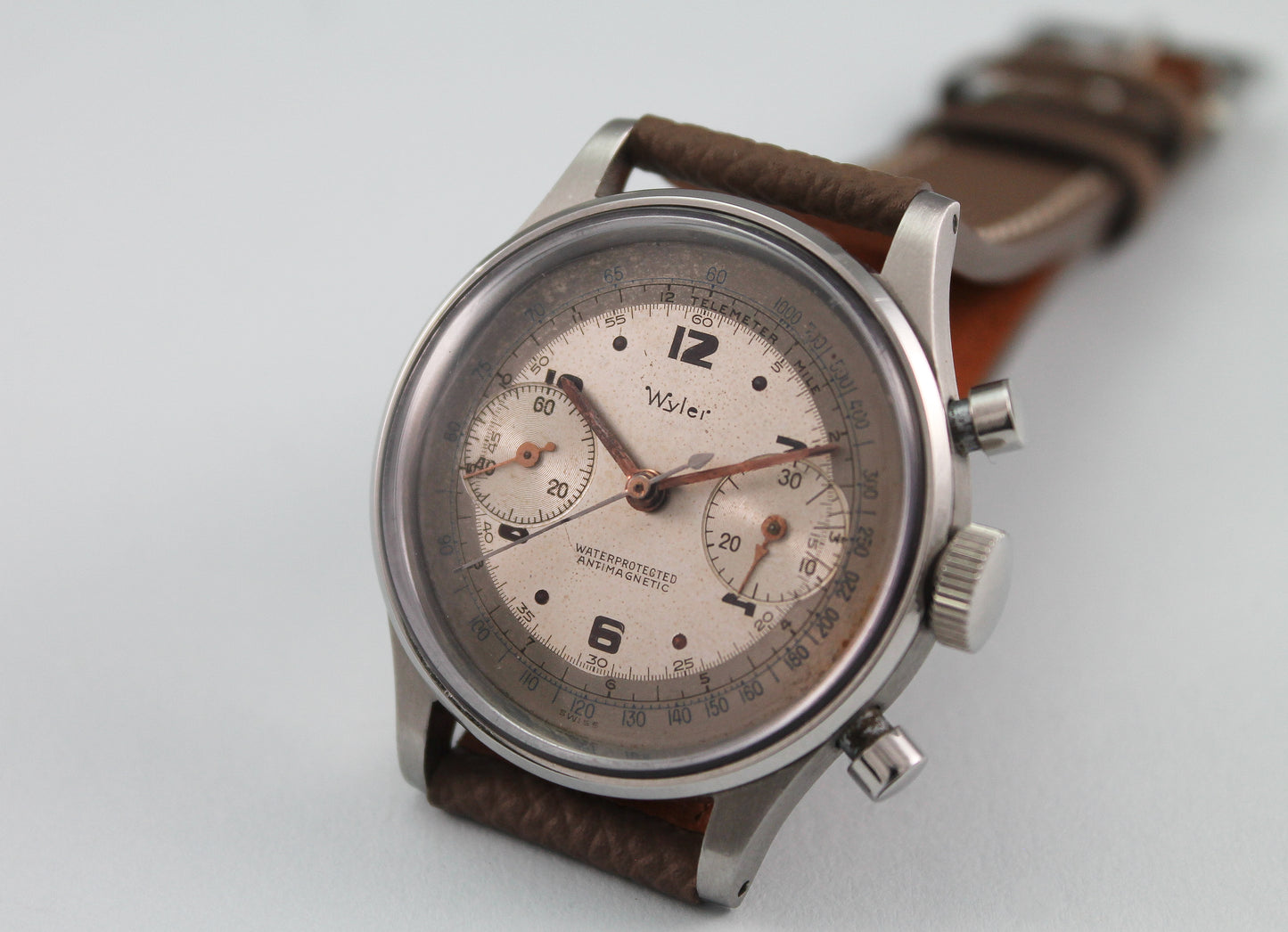 WYLER "Clamshell" Chronograph (c. 1948)